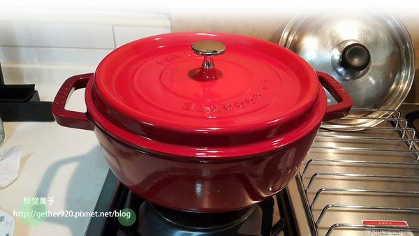 蓋上鍋蓋後，中大火蒸４分鐘後 > 小火蒸３分鐘後(最外圍那一圈的小火，不是爐心火喔) > 關火燜３分鐘即可