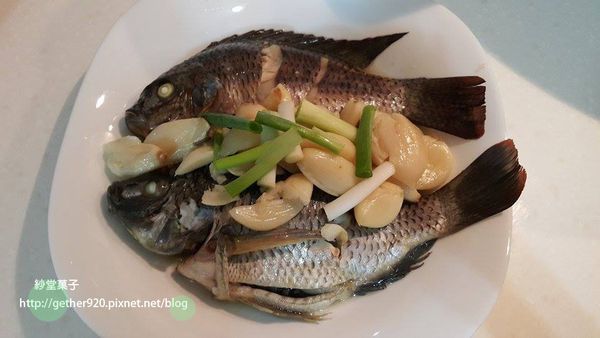 上桌囉～蔥是我後來擺盤好看的，喜歡蔥的也可一起下去蒸喔，還有可以加胡椒粉下去蒸，會多胡椒香～