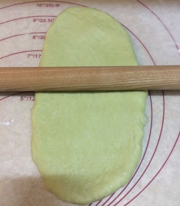 鬆弛完成，麵團擀開成長型