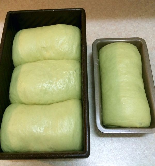 室溫發酵60-70分至9分滿模，烤箱預熱230度，
烤溫用180/220烤30-35分！
我沒有上下火用220烤35分，上色以後蓋鋁箔紙。