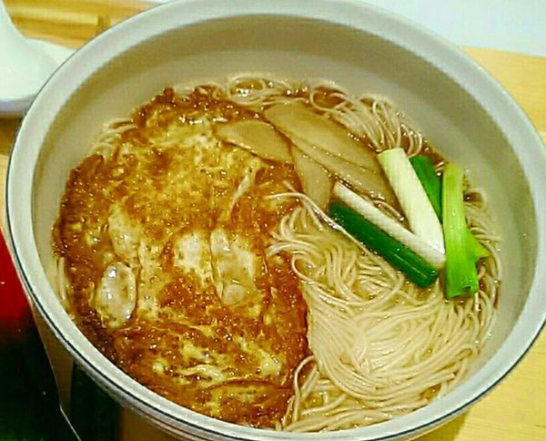 雞蛋酥香 麻油香濃的 麵線 完成