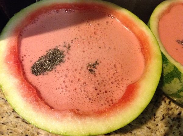 加入適量的 Chia seeds-奇亞籽,來當作西瓜籽 (可依各人喜好增減)