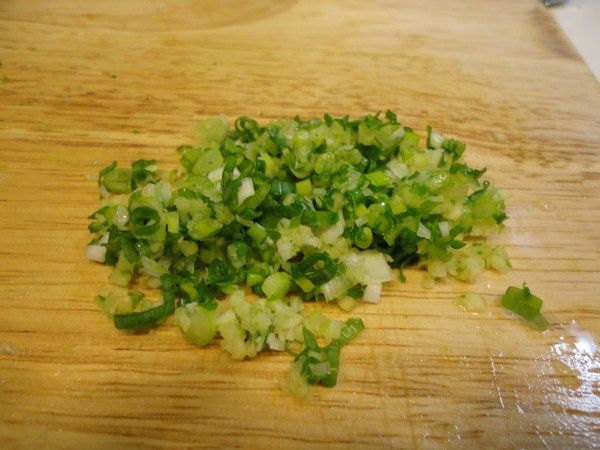 蔥、薑切非常碎備用(喜歡精緻化口感的可以用蔥薑水)
