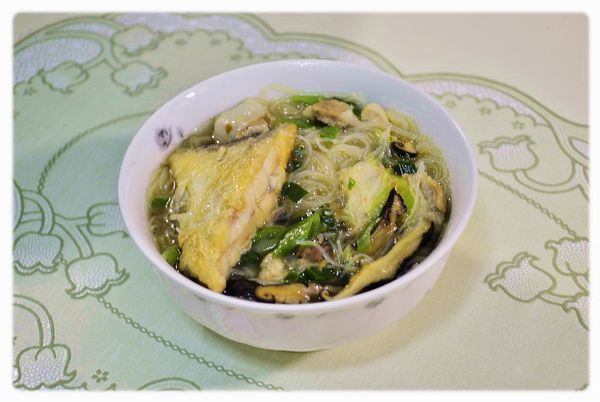 充滿天然海味的白鯧米粉,配上代表大自然的草綠色餐墊上桌,讓整個色相提高不少!