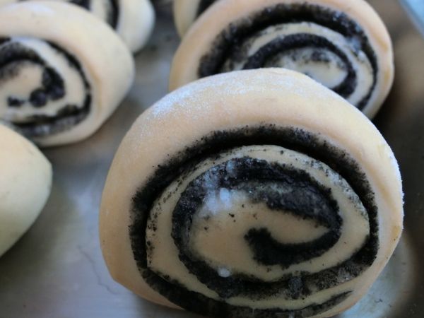 上火150，下火120烤20分，香噴噴的芝麻小饅頭就可以出爐了