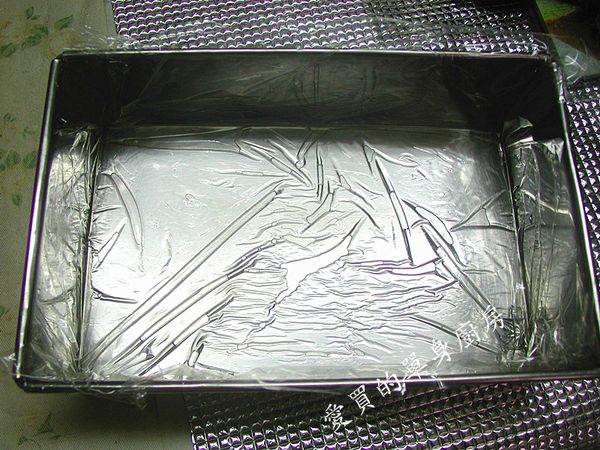 容器先鋪好年糕紙