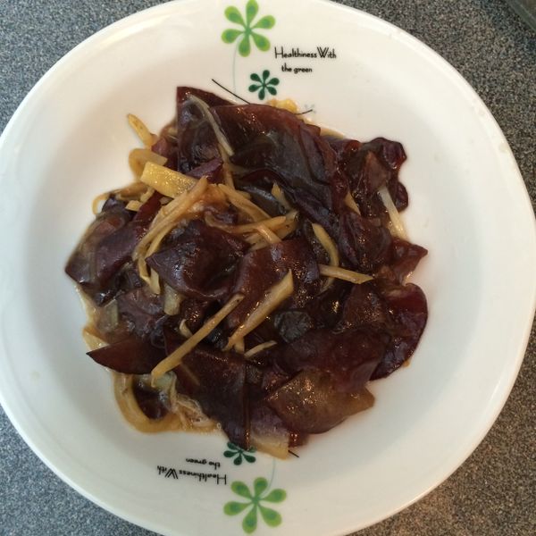 清爽下飯的菜上桌囉。