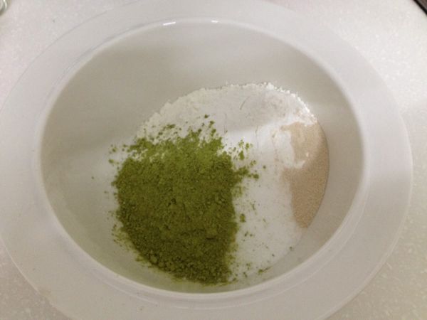 將所有的粉類加至碗裡