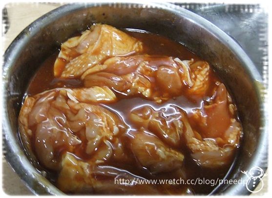 要醃一天以上喔!!!! (最好啦~如果等不及半天也行，重點是要讓雞腿入味)