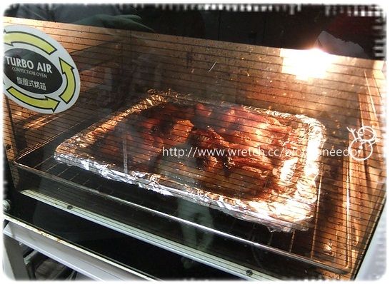 烤50分鐘，看到皮開始有點焦焦變色即可關烤箱囉!!!!