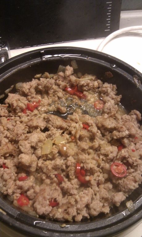 肉=[泰式打拋肉料理盤].炒(油)