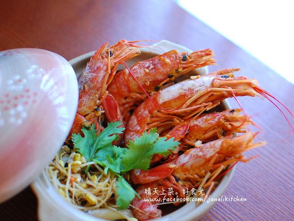 帶有濃濃百香果香味的酸辣蝦，越吃越涮嘴喔！