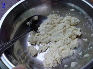 豆腐用叉子壓成泥狀