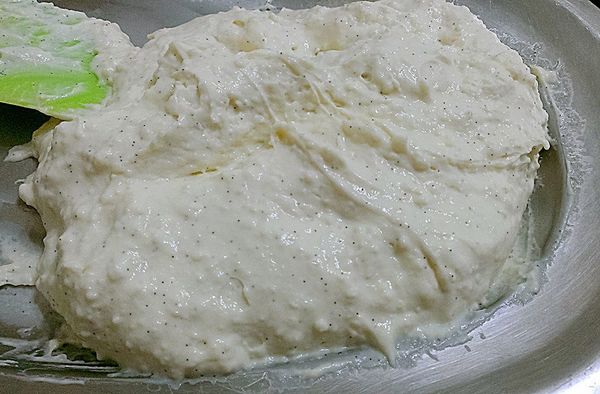 使用前用刮刀稍微再次攪拌成滑順的狀態，再放入擠花袋使用。