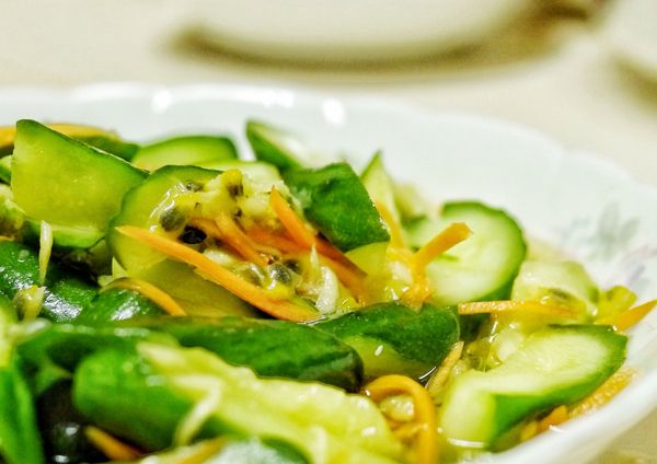 要吃之前再加幾滴香油
即完成一道快速爽口的夏日涼拌