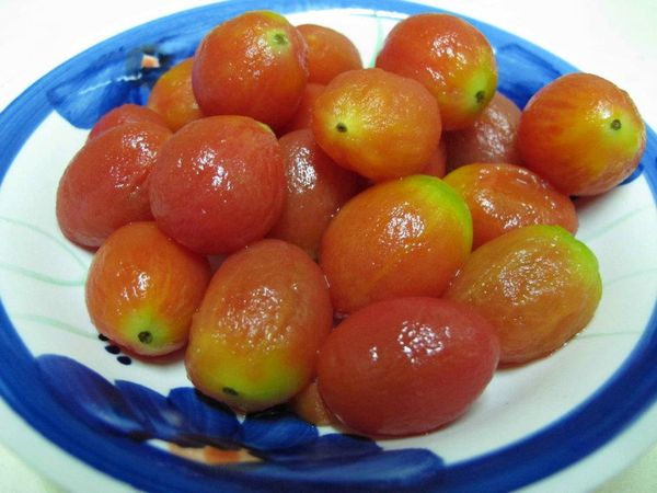 水煮梅子乾.冰糖,煮出味道,放凉備用