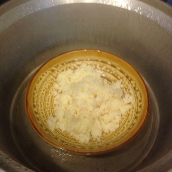 馬鈴薯切丁放入大同電鍋 半杯水蒸熟