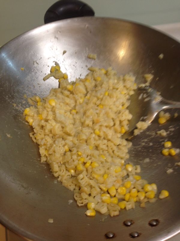 所有食材拌入炒勻