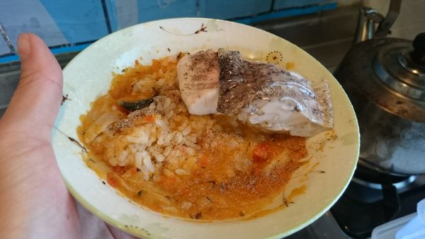 吃不完的湯汁隔天還能淋在飯麵麵包上，蒸塊小魚（或鯛魚片）變早餐喔！