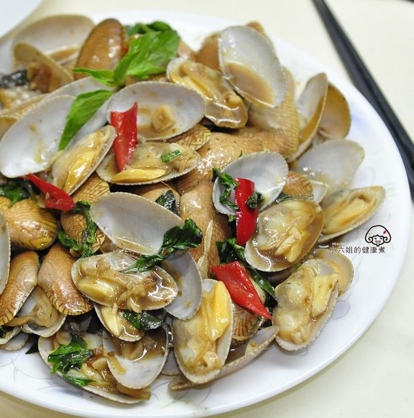 香噴噴呀~~~~~
貝類在料理之前要多洗幾次，殼的髒污盡量洗乾淨，海瓜子有些買回來都很鹹，所以是不需要鹽巴來調味!