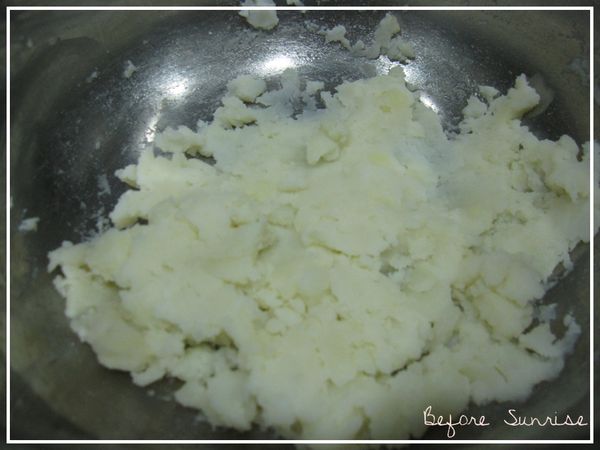 馬鈴薯蒸熟後壓成泥