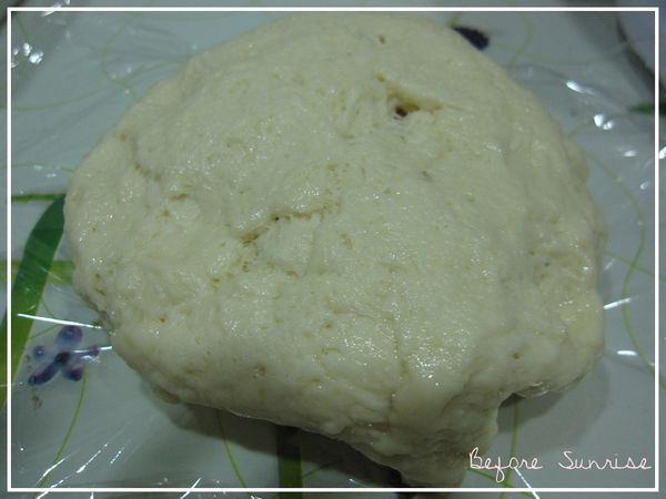 放在鋼盆中發酵45-60分鐘，變成二倍大的麵糰