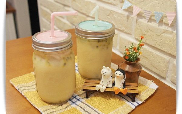 清涼飲品搖搖來囉~~~~百香果多多!!!

Ball mason jar梅森玻璃杯一粉一藍^^