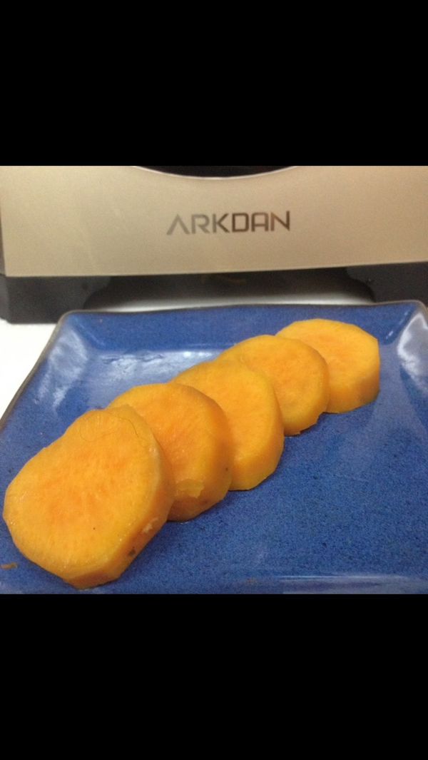 地瓜蒸熟切片 雞肉切塊