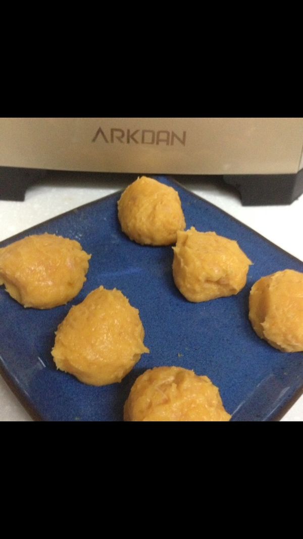 柔成球狀 約15～20g