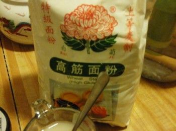 食水和酵母混合均勻