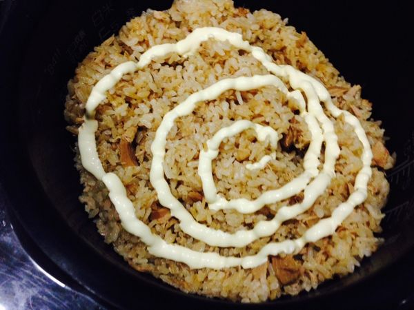 建議煮好後淋上一些日式美乃滋拌一拌完成,更可增加風味(可省)