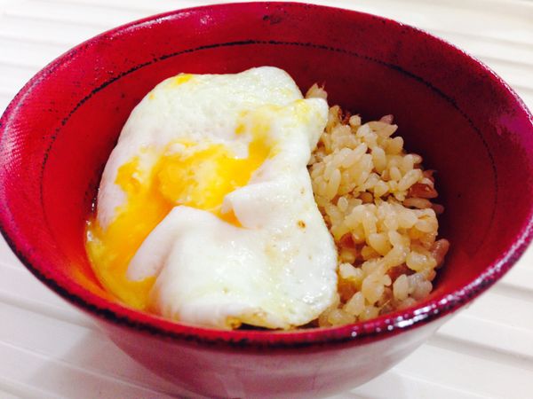 或是簡簡單單煎顆半熟蛋放上去就很美味了~