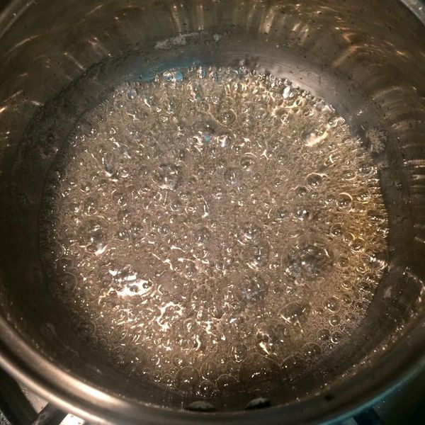 接著鍋邊開始變色囉~