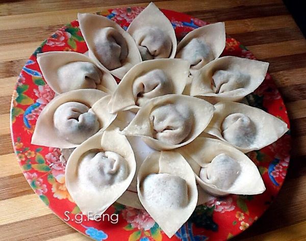 5.4捏合後使其成ㄧ個元寶的形狀。