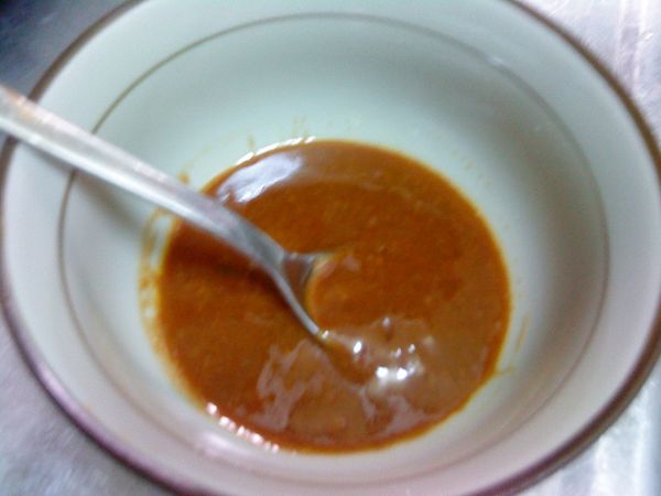 將所有調味料醬料拌勻，就會變成海山味噌醬