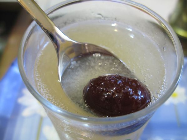 大同電鍋外鍋一杯水跳起即可，我用電子鍋的燉煮功能最短是一小時所以就丟著不管它了。