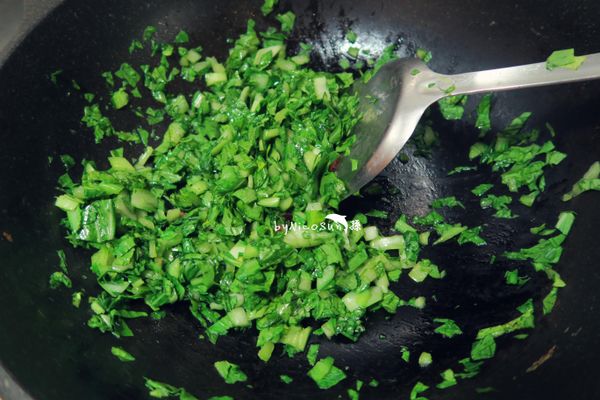 用餘油拌炒青江菜備用