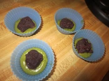 如果當天吃不完，就用保鮮膜包起來放進冰箱。想吃的時候可以將它重新蒸熱，或者放進微波爐加熱，味道都跟剛蒸好時一樣棒。我是賣包裝的紅豆泥，已有甜味！！