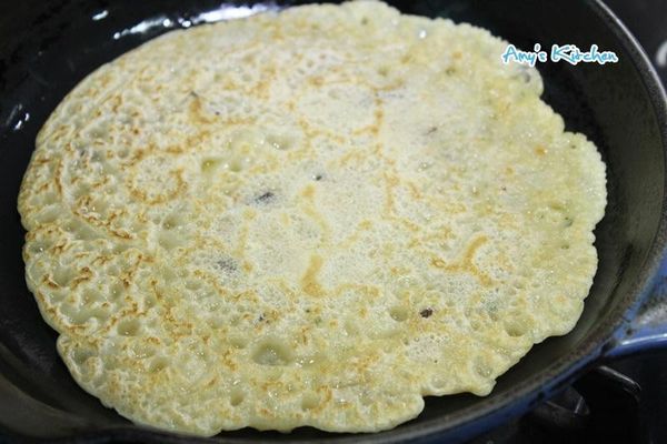 翻面後再煎一下讓表面呈現金黃色餅皮就OK了