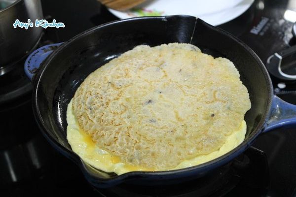 接著將自製的餅皮放下去