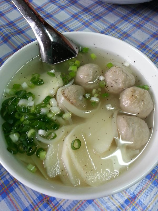 煮到到快熟時  . 下調味 . 試湯頭 . 加青蔥段就可以了