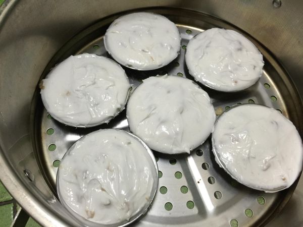 排放蒸籠裡，水開後中大火蒸18～20分鐘（視大小顆）