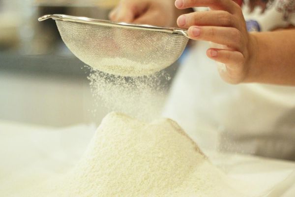 【篩】常備鬆餅粉：

將所有材料過篩兩次，混合均勻；
放入密封罐保存。