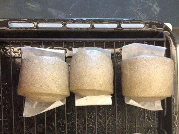 約一小時後麵糰大約一倍後，即可開始蒸約20分鐘左右後即可享用熱騰騰、香氣四溢的芝麻饅頭！