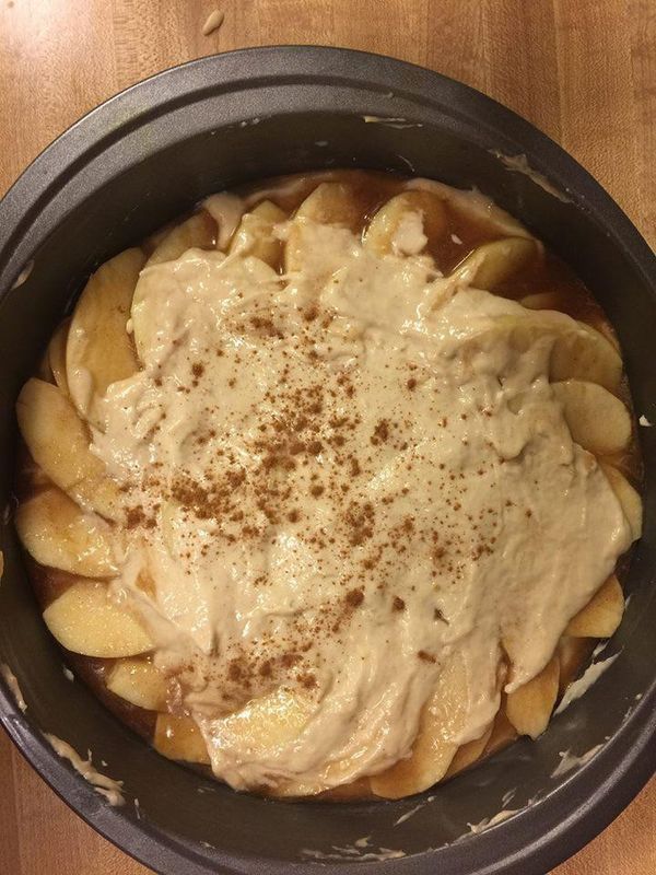 最上面再倒入剩下1/3的麵糊,可再撒上一些肉桂粉~