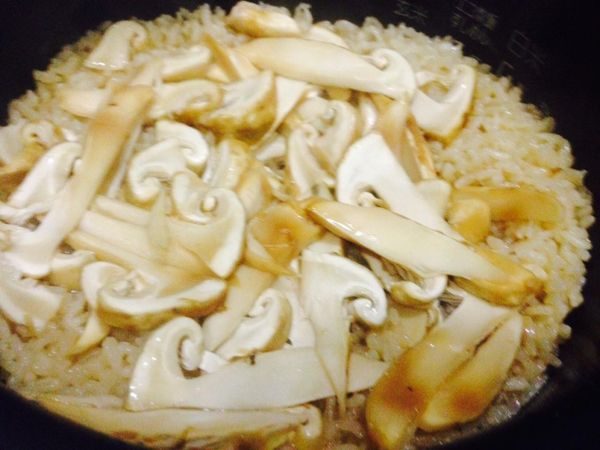 炊飯後將昆布拿掉即可,屋裡早已充滿濃郁的香味~~~