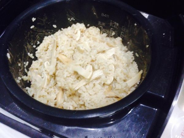 輕輕攪拌一下即可享用,做成飯糰帶便當也很適合喔~