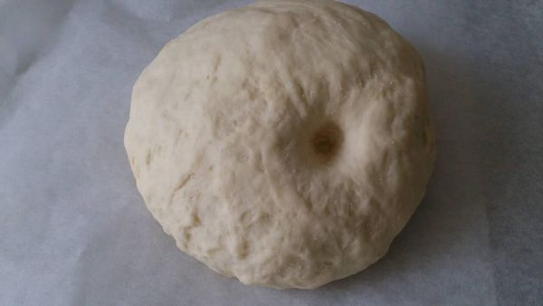 放在發酵箱或是蓋上微濕的方巾,發酵約30分鐘成2~3被麵團
若用手指壓一個洞部回彈 表示發酵完成