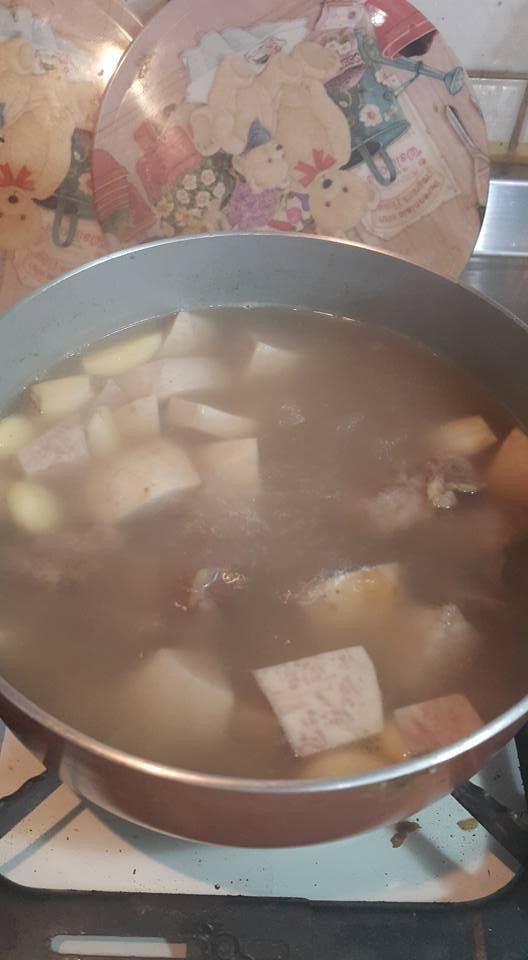 湯:芋頭排骨蒜頭湯