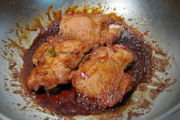 小火慢煨至醬汁濃稠適當，入味完成。